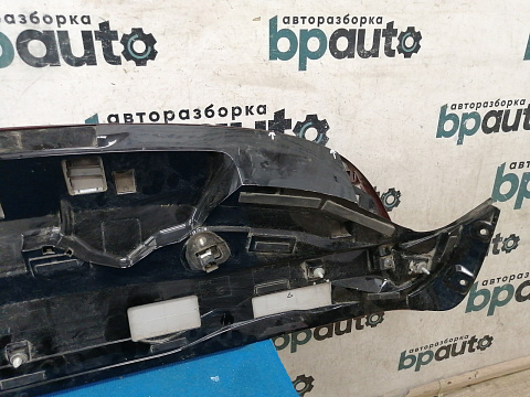 Фотография детали AA036157; Спойлер крышки багажника (76085-48150) для Lexus RX 450h/БУ; Оригинал; Р2, Удовлетворительное; . Фото номер 7
