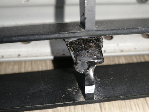 Фотография детали AA045113; Решетка переднего бампера (5K0853677) для Volkswagen Golf/БУ; Оригинал; Р1, Мелкий дефект; . Фото номер 17