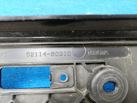 AA015588; Площадка под номер (52114-60210) для Toyota Land Cruiser Prado 150 рест. (2013 — 2017)/БУ; Оригинал; Р1, Мелкий дефект; 