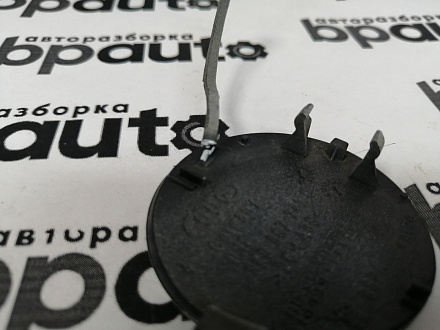 AA045665; Заглушка букс. крюка переднего бампера (8K0 807 241 C) для Audi A4 B8/БУ; Оригинал; Р1, Мелкий дефект; 