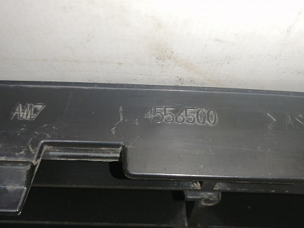 AA045113; Решетка переднего бампера (5K0853677) для Volkswagen Golf/БУ; Оригинал; Р1, Мелкий дефект;