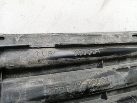 AA011808; Решетка переднего бампера (53112-33120) для Toyota Camry 50 (2012 — 2014)/БУ; Оригинал; Р1, Мелкий дефект; 