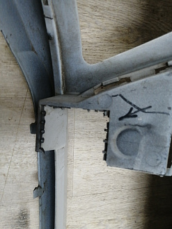 AA045692; Бампер передний; без паркт.; под омыват. (1T0 807 221 M) для Volkswagen Touran II (2010-2015)/БУ; Оригинал; Р1, Мелкий дефект; 