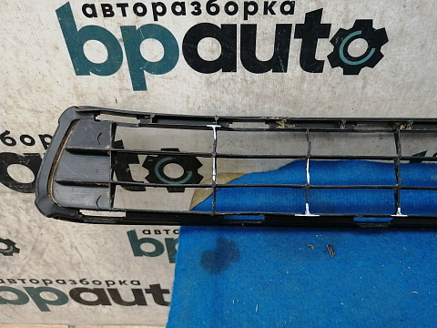 Фотография детали AA030968; Решетка переднего бампера (53112-42080) для Toyota Rav4 35 (2010 — 2013)/БУ; Оригинал; Р1, Мелкий дефект; . Фото номер 6