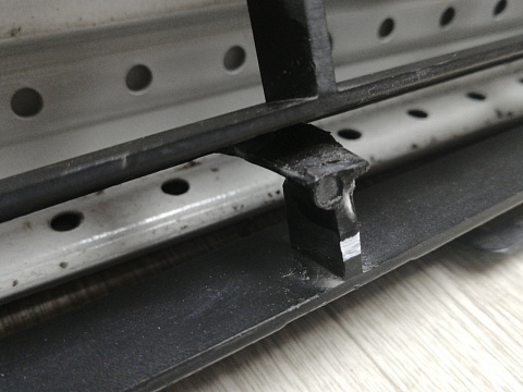 Фотография детали AA045113; Решетка переднего бампера (5K0853677) для Volkswagen Golf/БУ; Оригинал; Р1, Мелкий дефект; . Фото номер 16