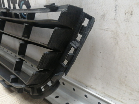 Фотография детали AA045113; Решетка переднего бампера (5K0853677) для Volkswagen Golf/БУ; Оригинал; Р1, Мелкий дефект; . Фото номер 21