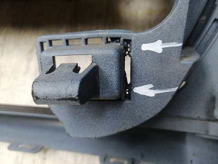 AA045737; Бампер передний; под паркт.; под омыват. (5M0807221N) для Volkswagen Golf Plus II (2009-2014)/БУ; Оригинал; Р1, Мелкий дефект; 