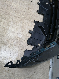 AA045868; Бампер передний; под паркт.; под омыват. (HY32-17F003-AAW) для Land Rover Discovery V L462 (2017 - 2020)/БУ; Оригинал; Р1, Мелкий дефект; 