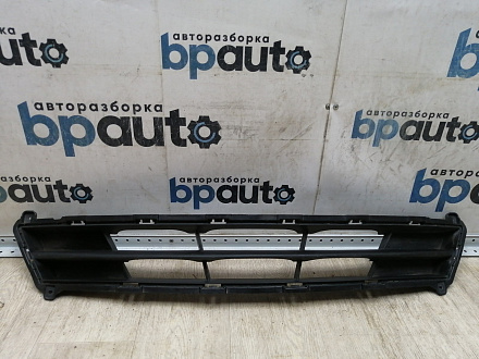 AA045107; Решетка переднего бампера (86561-4L500) для Hyundai Solaris/БУ; Оригинал; Р1, Мелкий дефект; 