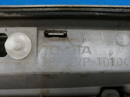 AA015896; Молдинг двери задний правый (75075-60130) для Toyota Land Cruiser 200 рест. (2012 — 2015)/БУ; Оригинал; Р1, Мелкий дефект; 