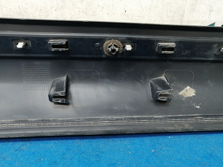 AA031124; Накладка передней левой двери (BJ32-21065-BD/ BH) для Land Rover Range Rover Evoque/БУ; Оригинал; Р1, Мелкий дефект; 