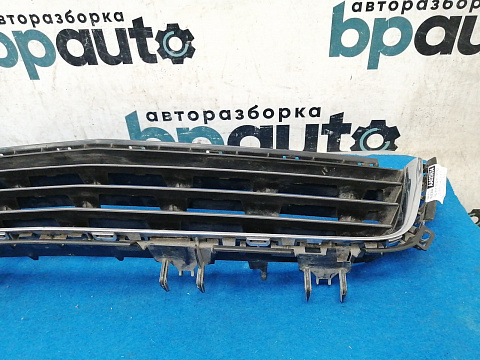 Фотография детали AA025634; Решетка переднего бампера (13238553) для Opel Astra/БУ; Оригинал; Р1, Мелкий дефект; . Фото номер 17