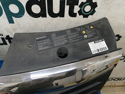 AA032851; Решетка радиатора (8200925718) для Renault/БУ; Оригинал; Р2, Удовлетворительное; 