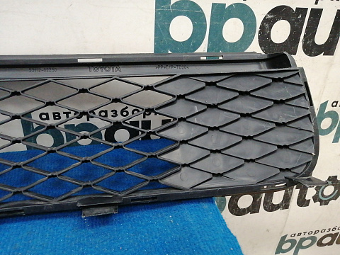 Фотография детали AA037735; Решётка переднего бампера (53112-02250) для Toyota Auris I рест. (2010- 2013)/БУ; Оригинал; Р1, Мелкий дефект; . Фото номер 8
