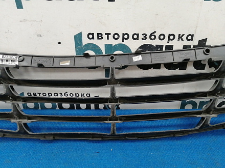 AA037742; Решетка переднего бампера (86550-2Y000) для Hyundai IX35/БУ; Оригинал; Р1, Мелкий дефект; 