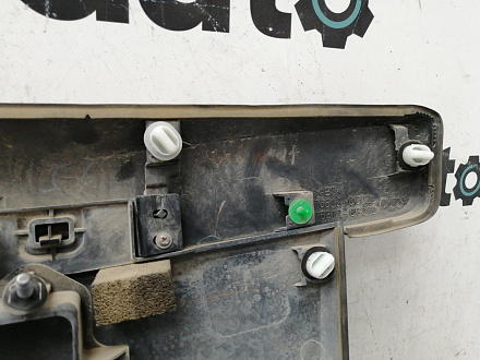 AA031425; Накладка крышки багажника (76811-0G020) для Toyota Land Cruiser Prado 150 рест. (2013 — 2017)/БУ; Оригинал; Р1, Мелкий дефект; 