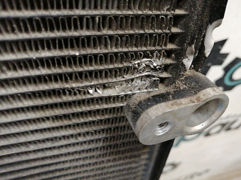 Фотография детали AA037831; Радиатор кондиционера (88460-0E070) для Toyota Highlander/БУ; Оригинал; Р2, Удовлетворительное; . Фото номер 4