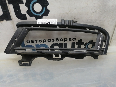 Фотография детали AA046342; Накладка ПТФ левая, с хромом (5G0853211F) для Volkswagen Golf/БУ; Оригинал; Р1, Мелкий дефект; . Фото номер 1