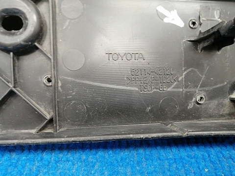 Фотография детали AA036600; Площадка под номер переднего бампера (52114-42120) для Toyota Rav4 40 рест. (2015 — 2019)/БУ; Оригинал; Р1, Мелкий дефект; . Фото номер 10