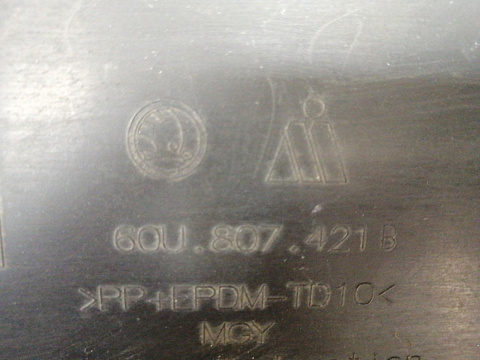 Фотография детали AA038477; Бампер задний; под паркт. (60U 807 421 B) для Skoda Rapid/БУ; Оригинал; Р1, Мелкий дефект; . Фото номер 22