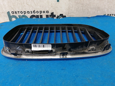 Фотография детали AA031465; Решетка радиатора левая, 13 перемычек (51137211657) для BMW 7 серия F01 F02/БУ; Оригинал; Р1, Мелкий дефект; . Фото номер 6