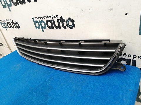 Фотография детали AA039503; Решетка переднего бампера (13247306) для Opel Zafira B рест. (2008 - 2014)/БУ; Оригинал; Р3, Под восстановление; . Фото номер 4
