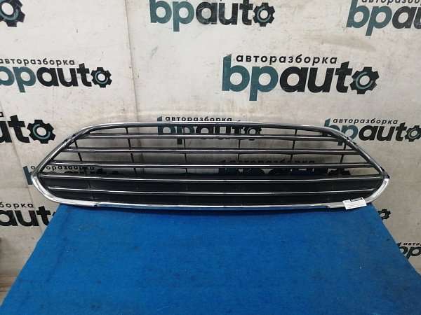 Решетка радиатора Форд Fiesta VI Hatchback рест. 2013-2019, б/у, фото 1
