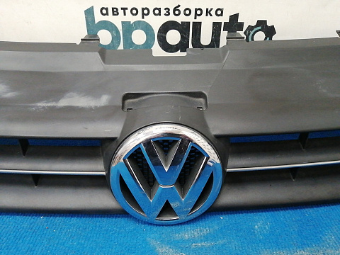 Фотография детали AA037100; Решетка радиатора (6R0853653C) для Volkswagen Polo V Hatchback (2009-2013)/БУ; Оригинал; Р0, Хорошее; . Фото номер 3