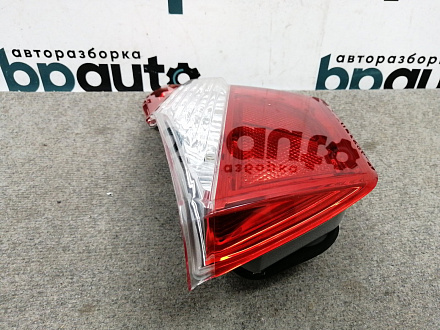 AA011743; Фонарь внутренний правый, в крышку баг. (81581-33220) для Toyota Camry 50 (2012 — 2014)/БУ; Оригинал; Р0, Хорошее; 