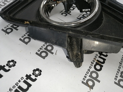 Фотография детали AA045554; Накладка ПТФ правая (52030-42050) для Toyota Rav4 40 рест. (2015 — 2019)/БУ; Оригинал; Р1, Мелкий дефект; . Фото номер 2