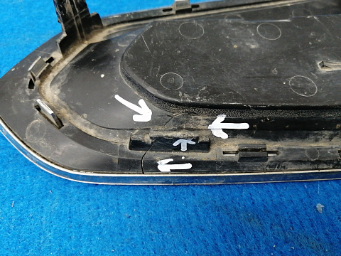 Фотография детали AA028008; Решетка переднего бампера правая, хром.окантовка; без паркт. (31294134) для Volvo/БУ; Оригинал; Р2, Удовлетворительное; . Фото номер 5