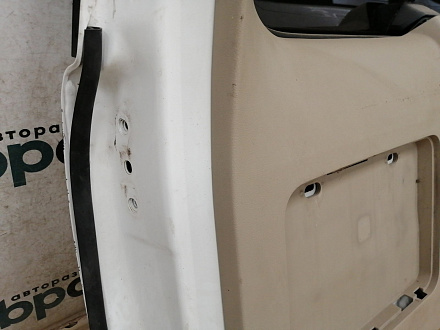 AA037108; Крышка багажника (67005-60F90) для Toyota Land Cruiser Prado 150 рест. (2013 — 2017)/БУ; Оригинал; Р0, Хорошее; (040) Белый