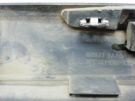 AA006843; Накладка задней левой двери с хромом (82871-1AA3A) для Nissan Murano Z51/БУ; Оригинал; Р1, Мелкий дефект; 