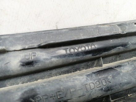 AA011807; Решетка переднего бампера (53112-33120) для Toyota Camry 50 (2012 — 2014)/БУ; Оригинал; Р1, Мелкий дефект; 