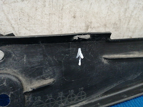 Фотография детали AA036947; Юбка заднего бампера центральная (76891-47020) для Toyota Prius/БУ; Оригинал; Р1, Мелкий дефект; . Фото номер 9