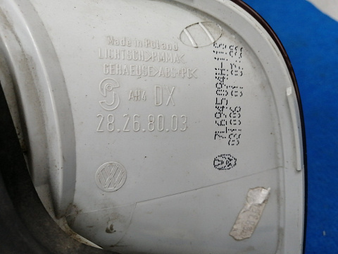Фотография детали AA025111; Фонарь в крышку багажника правый (7L6945094H) для Volkswagen Touareg I (2002- 2007)/БУ; Оригинал; Р1, Мелкий дефект; . Фото номер 8