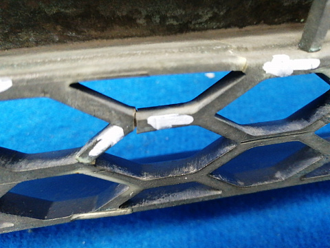 Фотография детали AA028830; Решетка радиатора (86561-2B010) для Hyundai Santa Fe II (2006-2009)/БУ; Оригинал; Р1, Мелкий дефект; . Фото номер 12