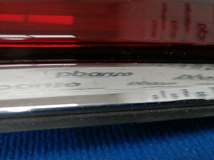AA022999; Фонарь в крышку багажника правый (81580-60210) для Lexus LX570, LX450D (2008 — 2011)/БУ; Оригинал; Р1, Мелкий дефект; 