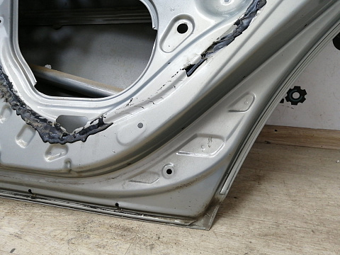 Фотография детали AA011211; Дверь задняя правая (67003-05130) для Toyota Avensis/БУ; Оригинал; Р1, Мелкий дефект; . Фото номер 15